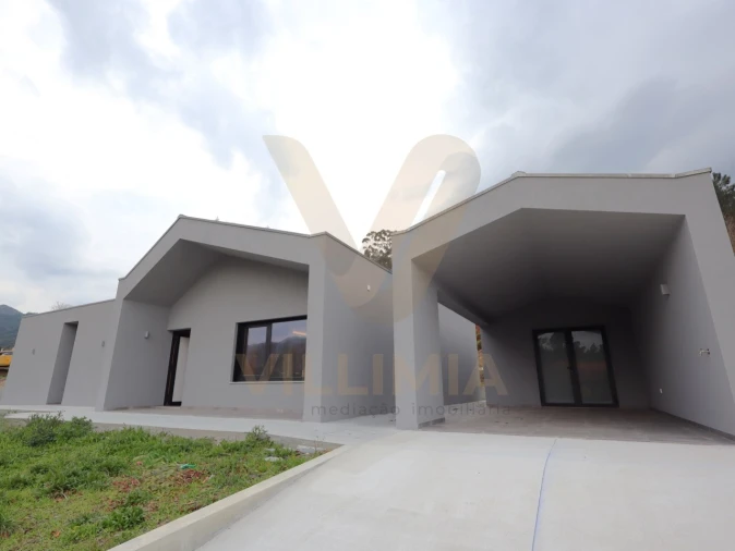 Moradia T3 para Venda em Facha Foto 8