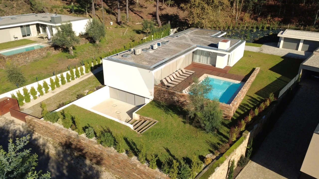 Moradia T4 para Venda em Fornelos e Queijada Foto 2