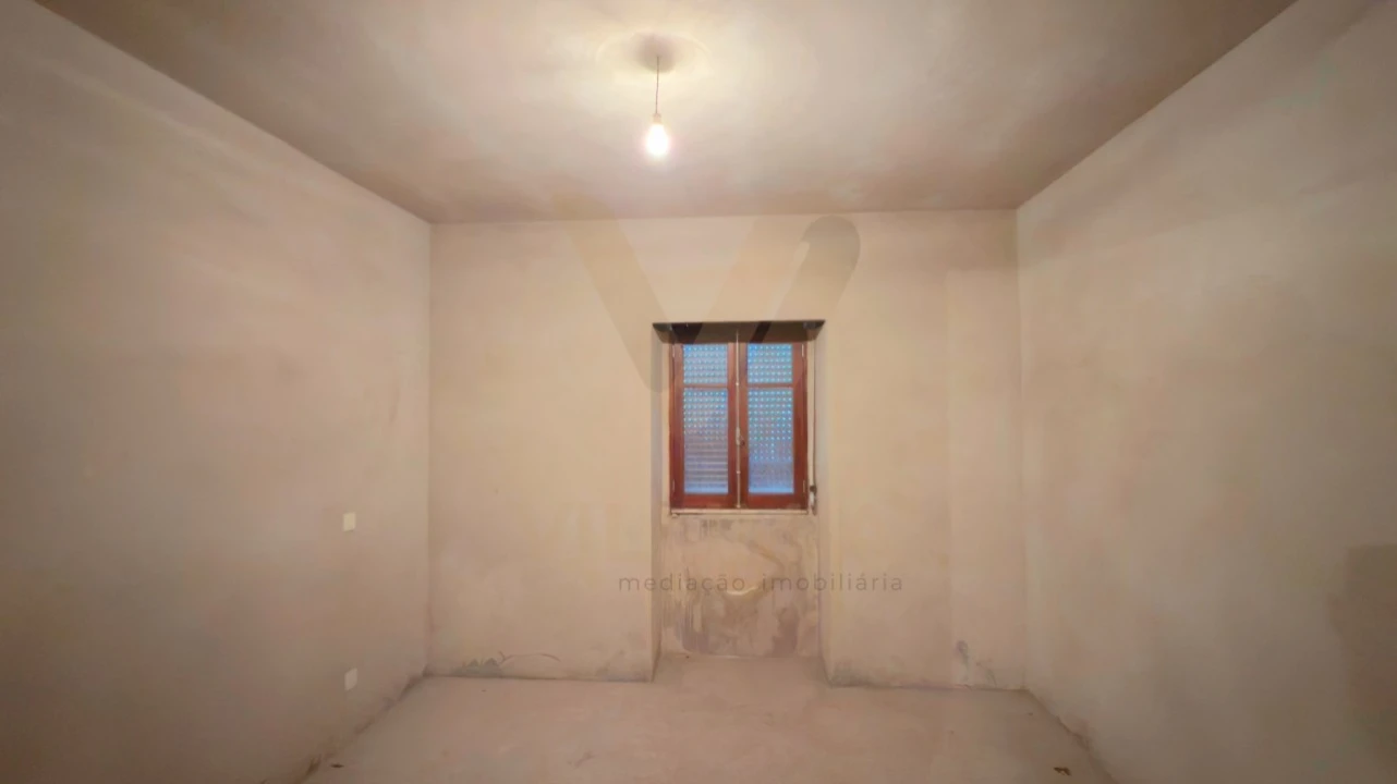 Moradia T3 para Venda em Bárrio e Cepões Foto 9