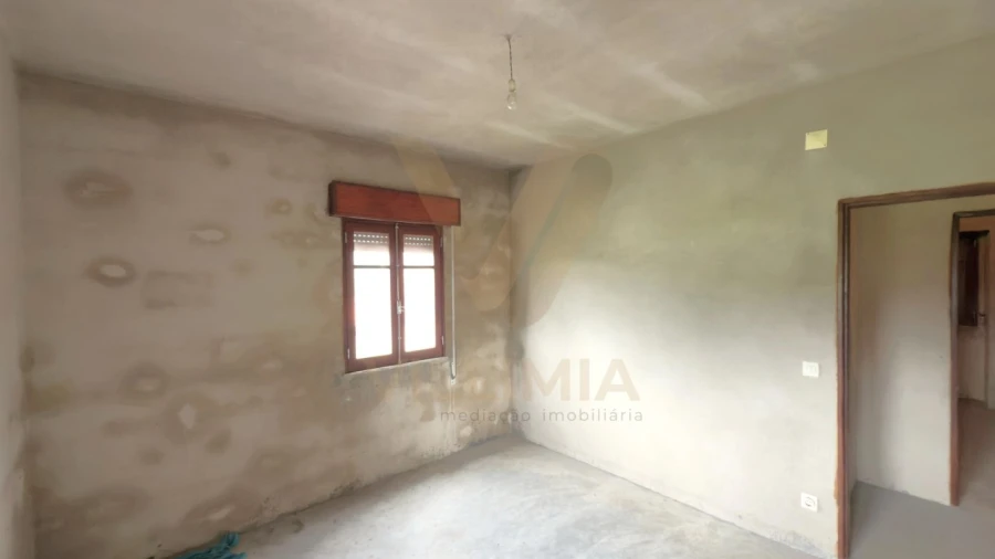 Moradia T3 para Venda em Bárrio e Cepões Foto 8