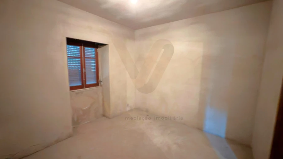 Moradia T3 para Venda em Bárrio e Cepões Foto 11