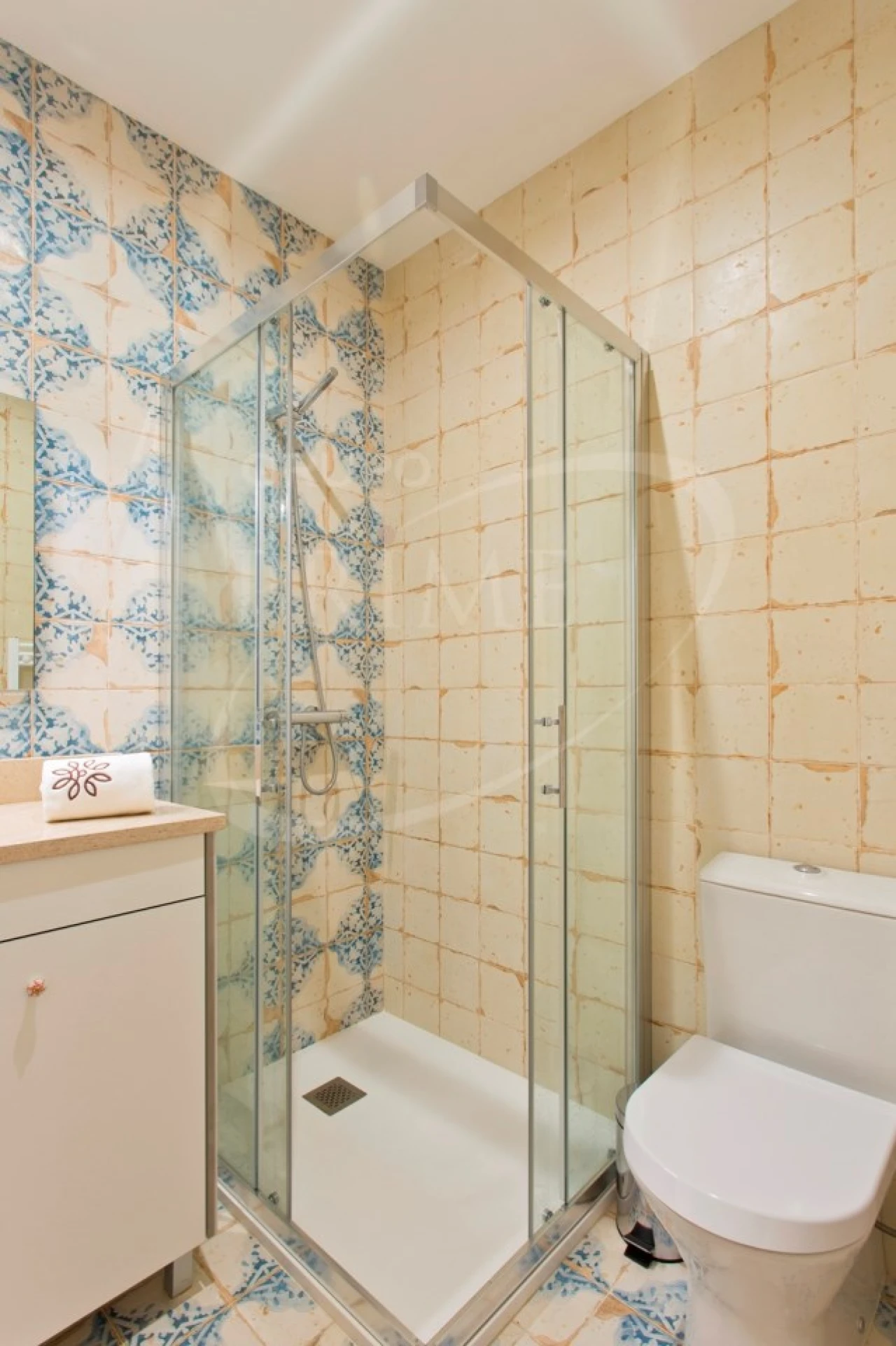 Prédio para Venda em Santa Marinha e São Pedro da Afurada Foto 8