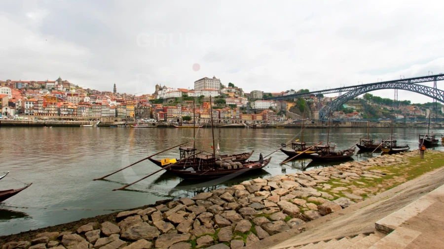 Prédio para Venda em Santa Marinha e São Pedro da Afurada