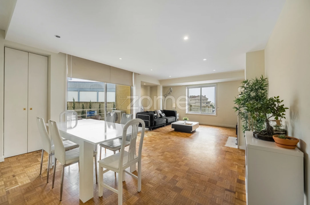 Apartamento T3 para Venda em Mafamude e Vilar do Paraíso Foto 8