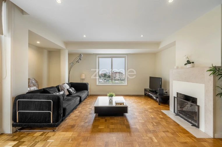 Apartamento T3 para Venda em Mafamude e Vilar do Paraíso Foto 1