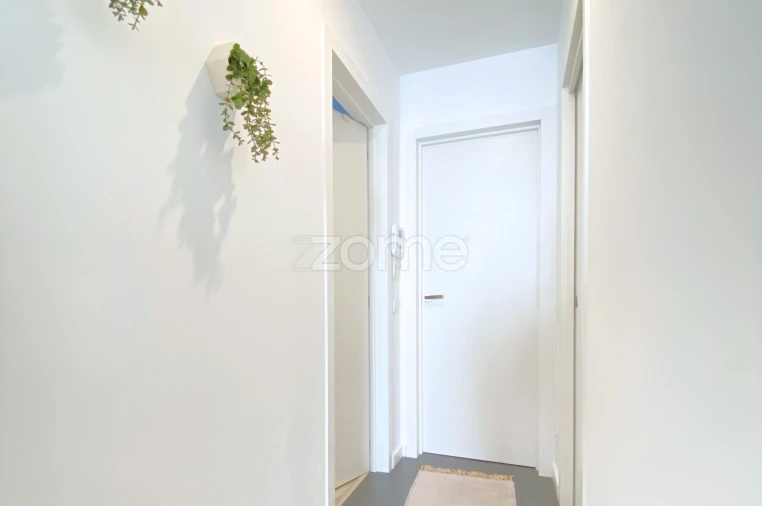 Apartamento T2 para Venda em Paranhos Foto 3