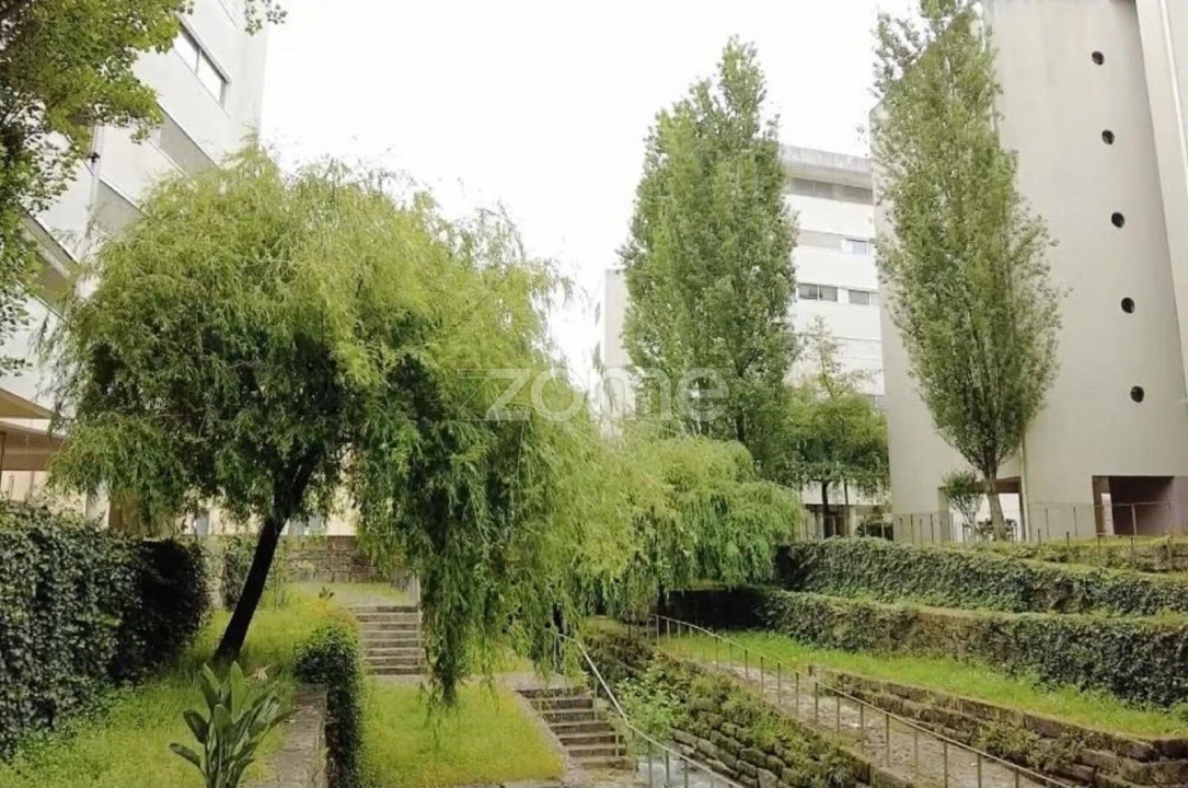 Apartamento T4 para Venda em Lordelo do Ouro e Massarelos Foto 11