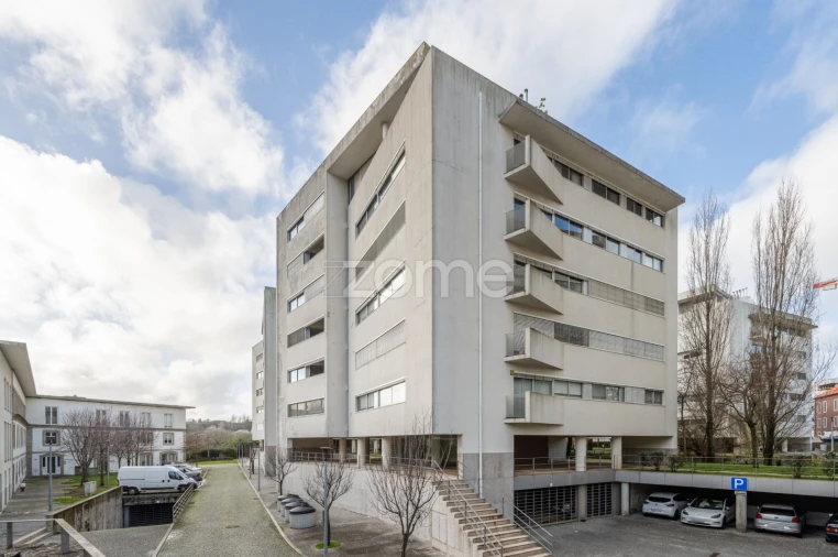 Apartamento T4 para Venda em Lordelo do Ouro e Massarelos Foto 12