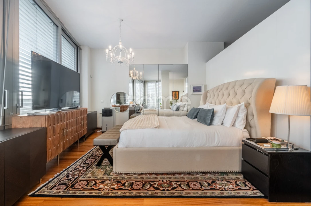 Apartamento T4 para Venda em Lordelo do Ouro e Massarelos Foto 1