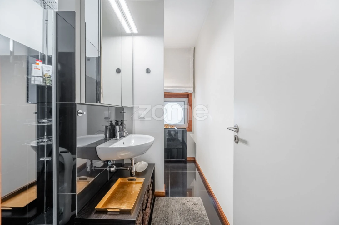 Apartamento T4 para Venda em Lordelo do Ouro e Massarelos Foto 19