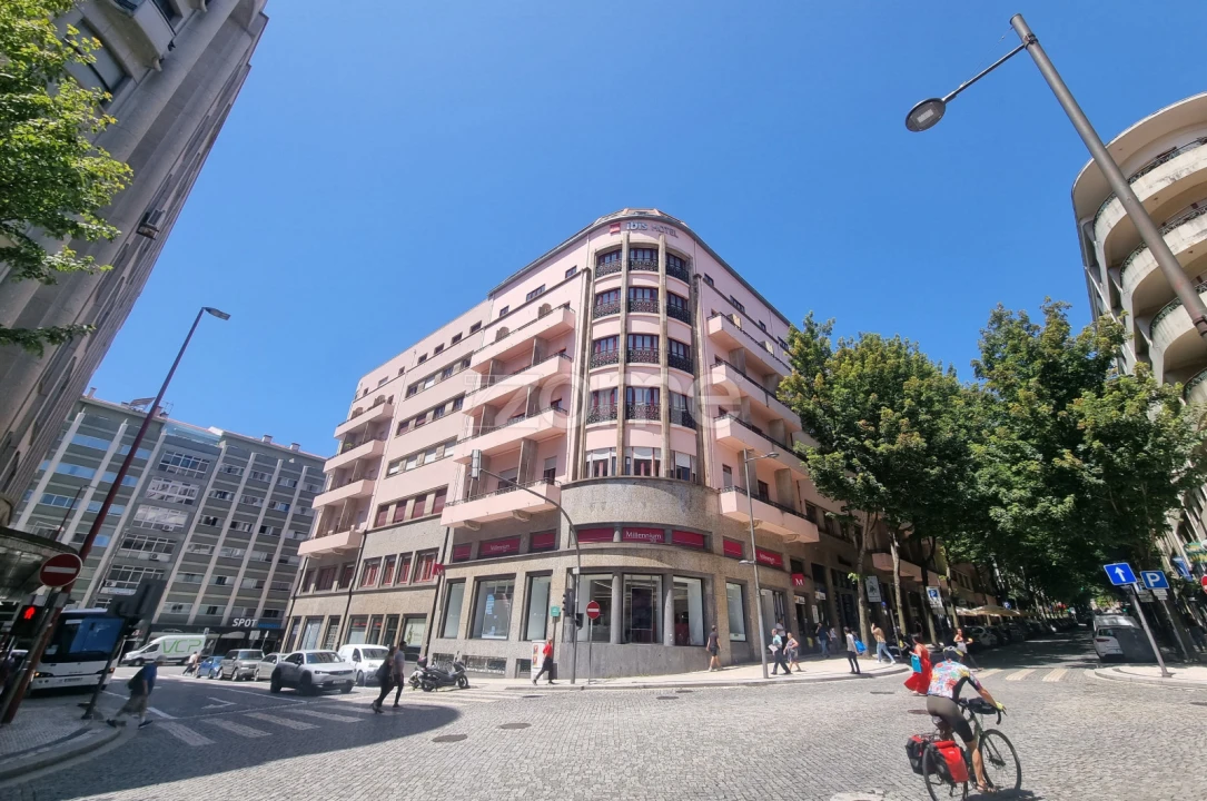 Apartamento T3 para Venda em Cedofeita, Santo Ildefonso, Sé, Miragaia, São Nicolau e Vitória Foto 2