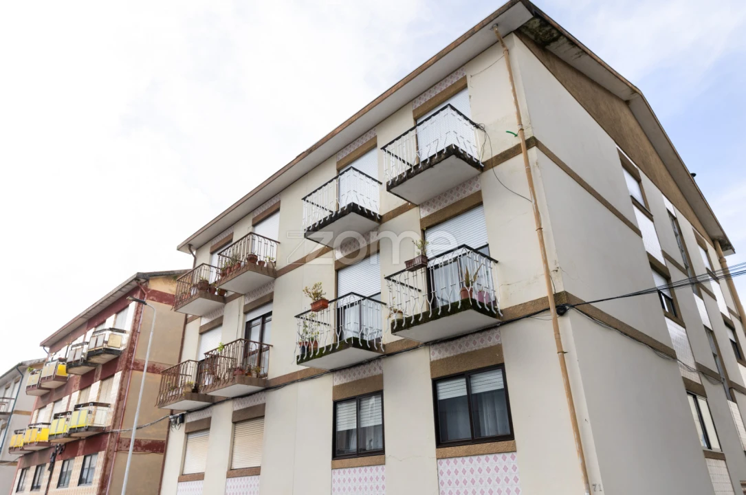 Apartamento T3 para Venda em Oliveira do Douro Foto 4