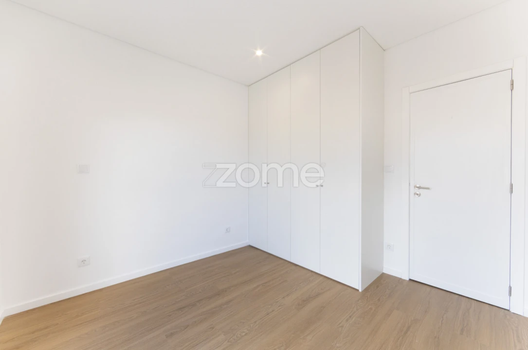 Apartamento T3 para Venda em Oliveira do Douro Foto 27