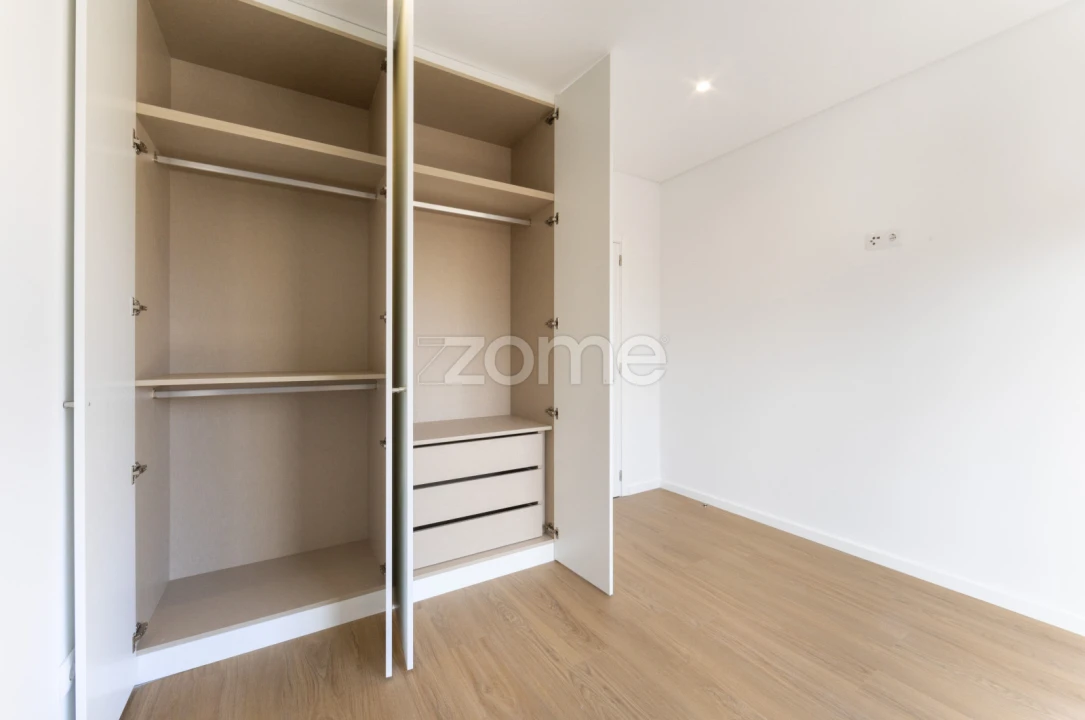 Apartamento T3 para Venda em Oliveira do Douro Foto 28