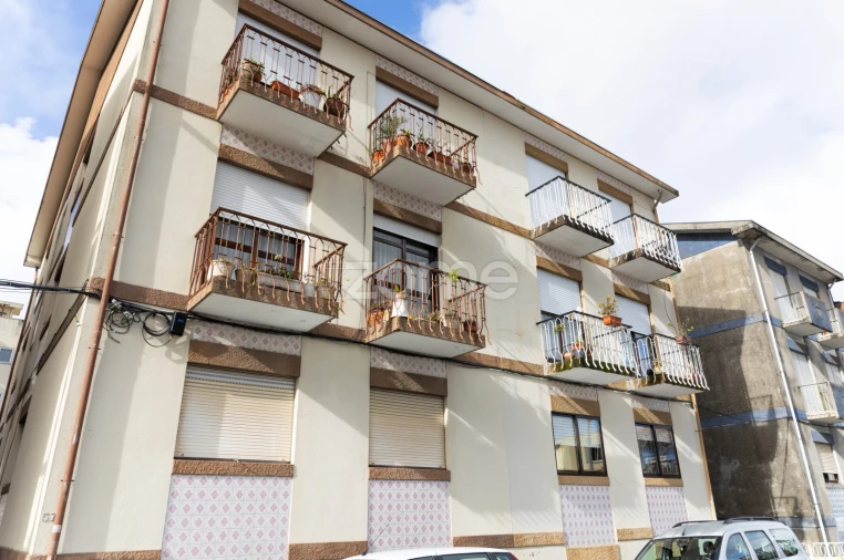 Apartamento T3 para Venda em Oliveira do Douro Foto 2