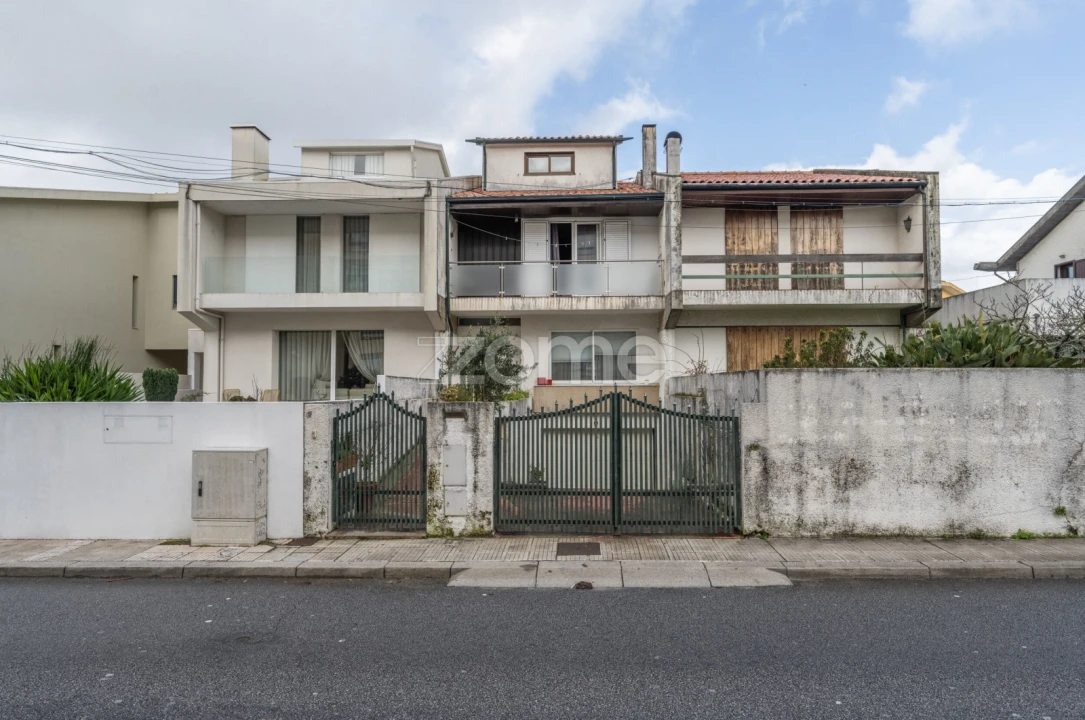 Moradia T4 para Venda em São Mamede de Infesta e Senhora da Hora Foto 1