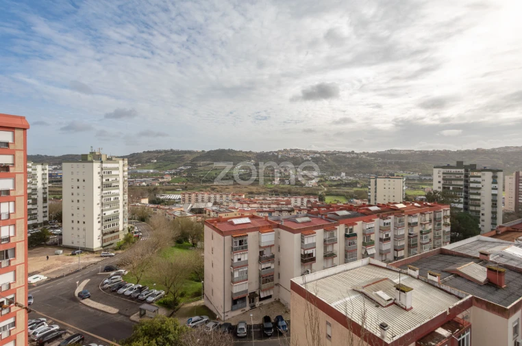 Apartamento T3 para Venda em Santo António dos Cavaleiros e Frielas Foto 16