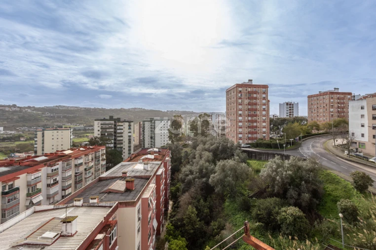 Apartamento T3 para Venda em Santo António dos Cavaleiros e Frielas Foto 18