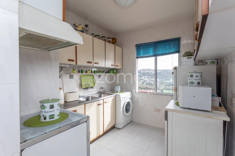 Apartamento T3 para Venda em Santo António dos Cavaleiros e Frielas Foto 11