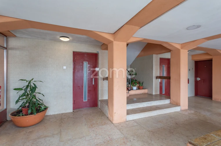 Apartamento T3 para Venda em Santo António dos Cavaleiros e Frielas Foto 20