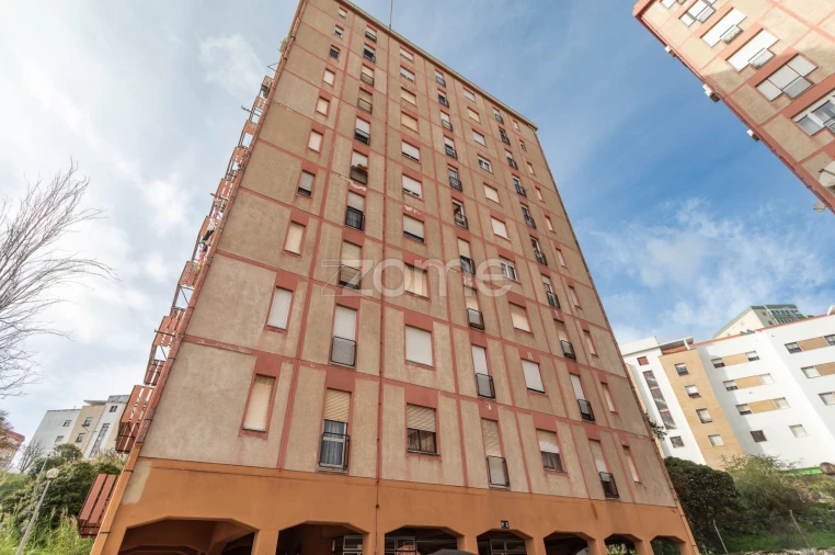 Apartamento T3 para Venda em Santo António dos Cavaleiros e Frielas Foto 17