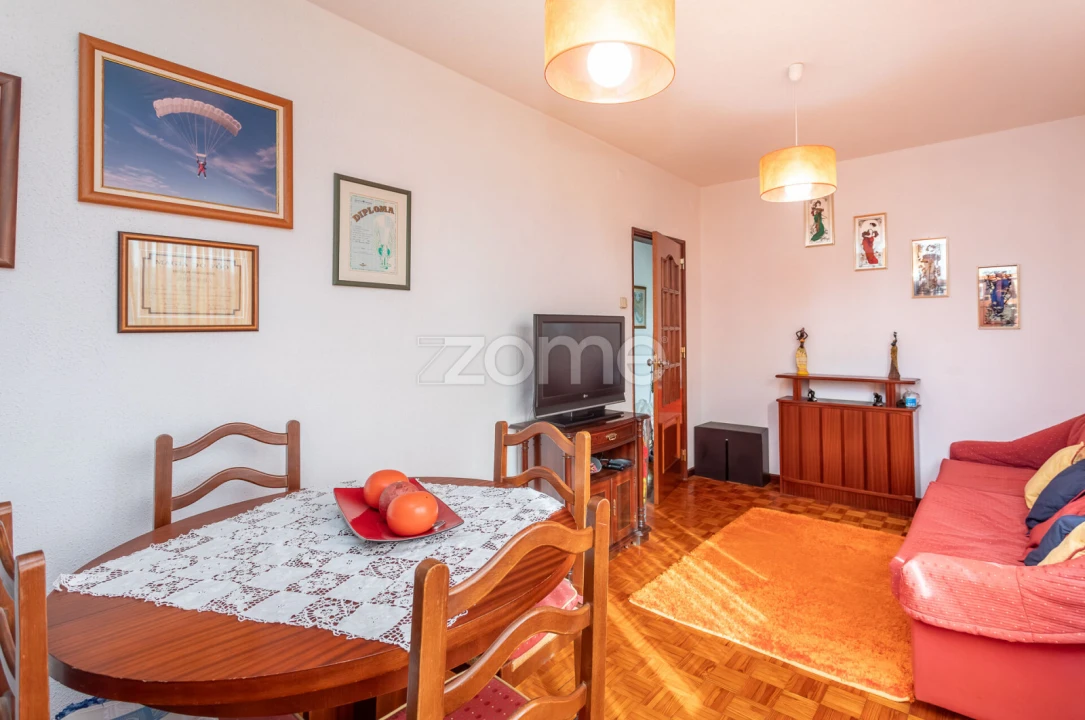 Apartamento T3 para Venda em Santo António dos Cavaleiros e Frielas Foto 2