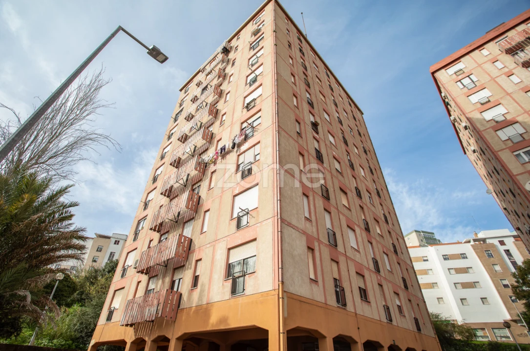 Apartamento T3 para Venda em Santo António dos Cavaleiros e Frielas Foto 15