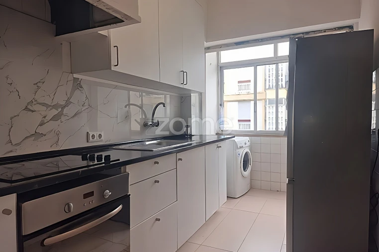 Apartamento T2 para Venda em Póvoa de Santo Adrião e Olival Basto Foto 5