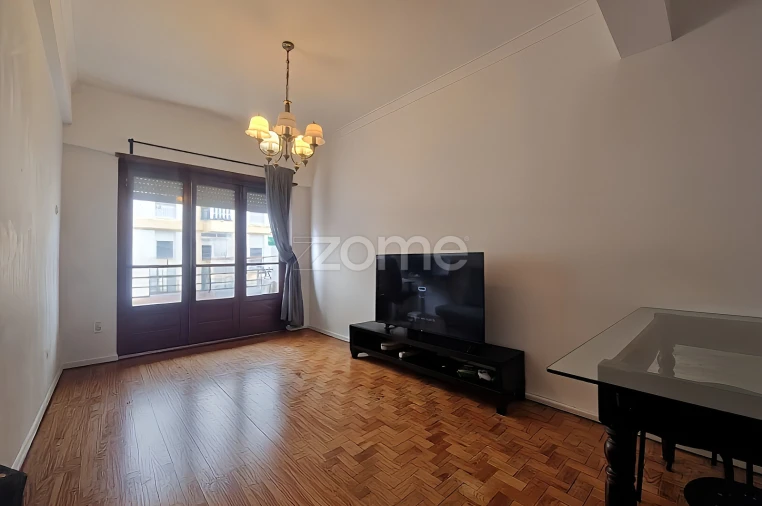 Apartamento T2 para Venda em Póvoa de Santo Adrião e Olival Basto