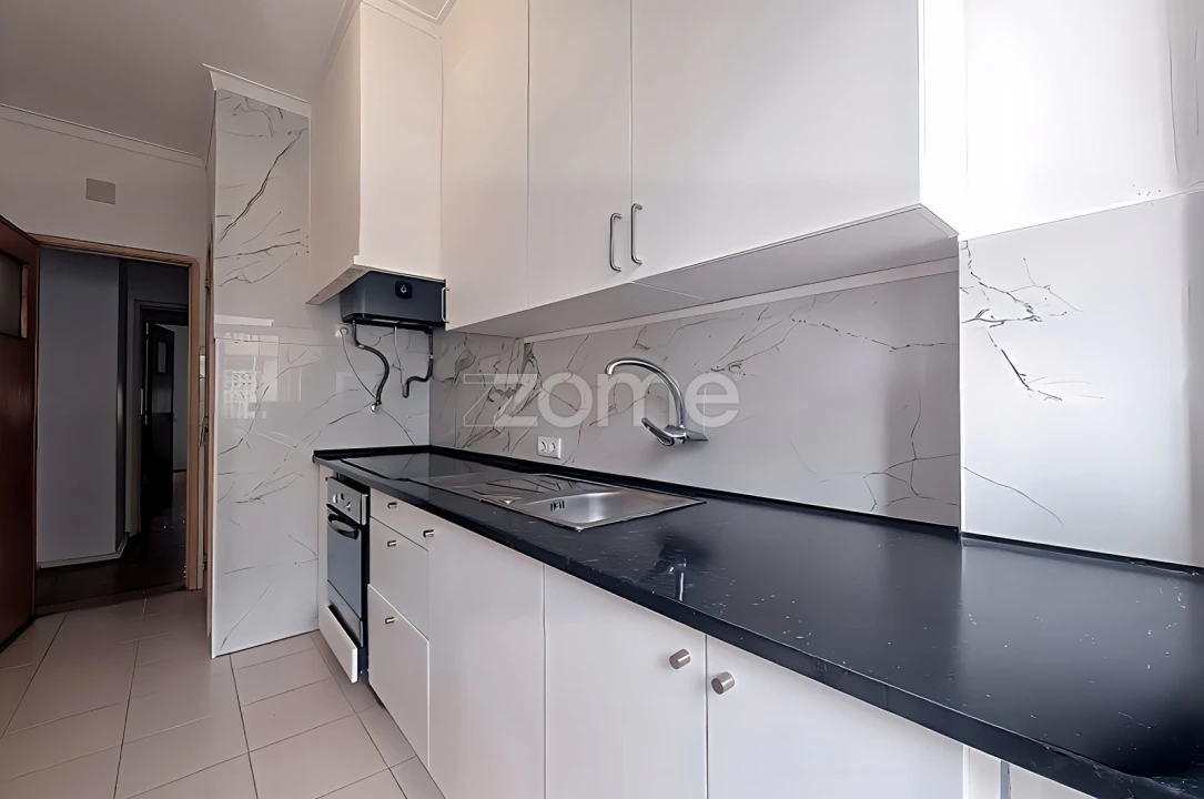 Apartamento T2 para Venda em Póvoa de Santo Adrião e Olival Basto Foto 4