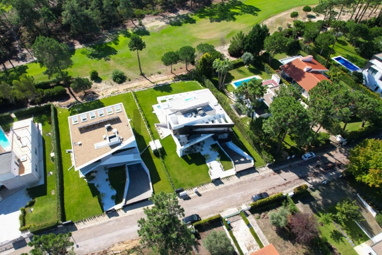 Moradia T4 para Arrendamento em Charneca de Caparica e Sobreda Foto 8