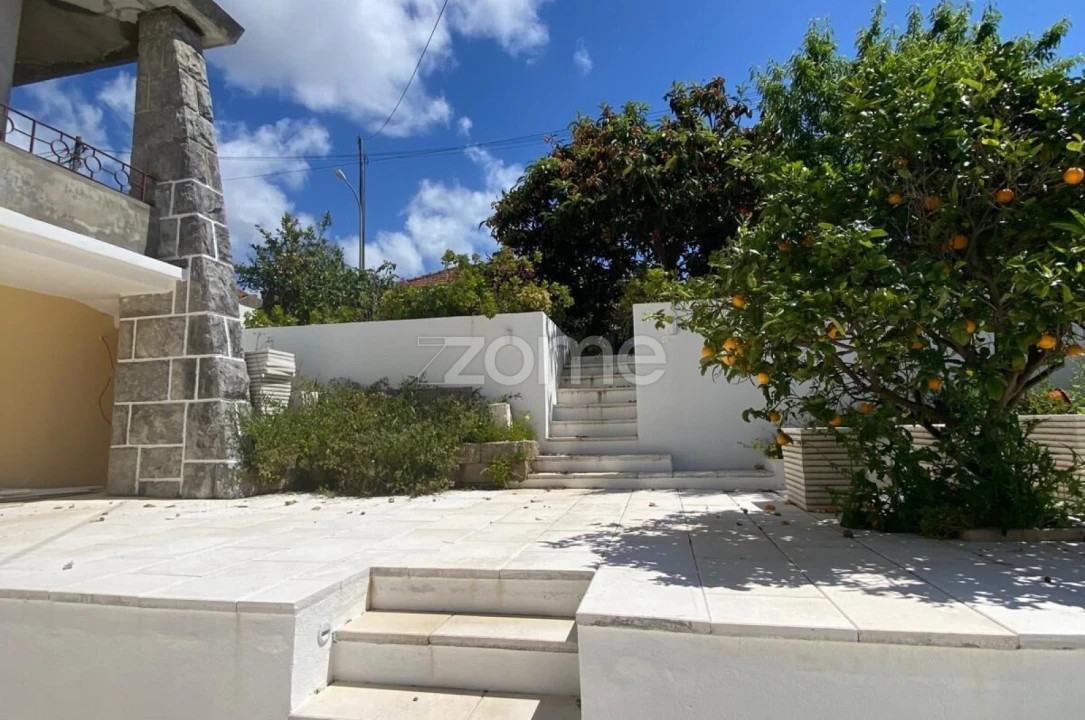 Apartamento T2 para Venda em São Domingos de Rana Foto 1