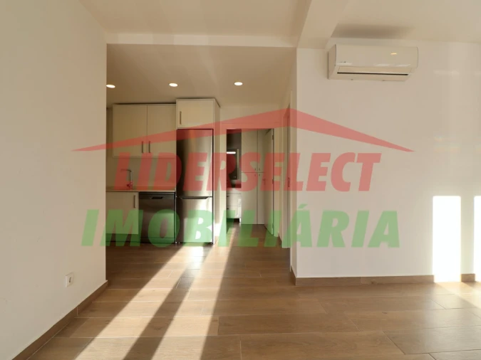 Apartamento T1 para Venda em Santa Maria, São Pedro e Matacães Foto 3