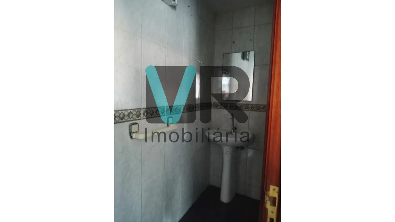 Moradia T3 para Venda em Carvalhas Foto 26