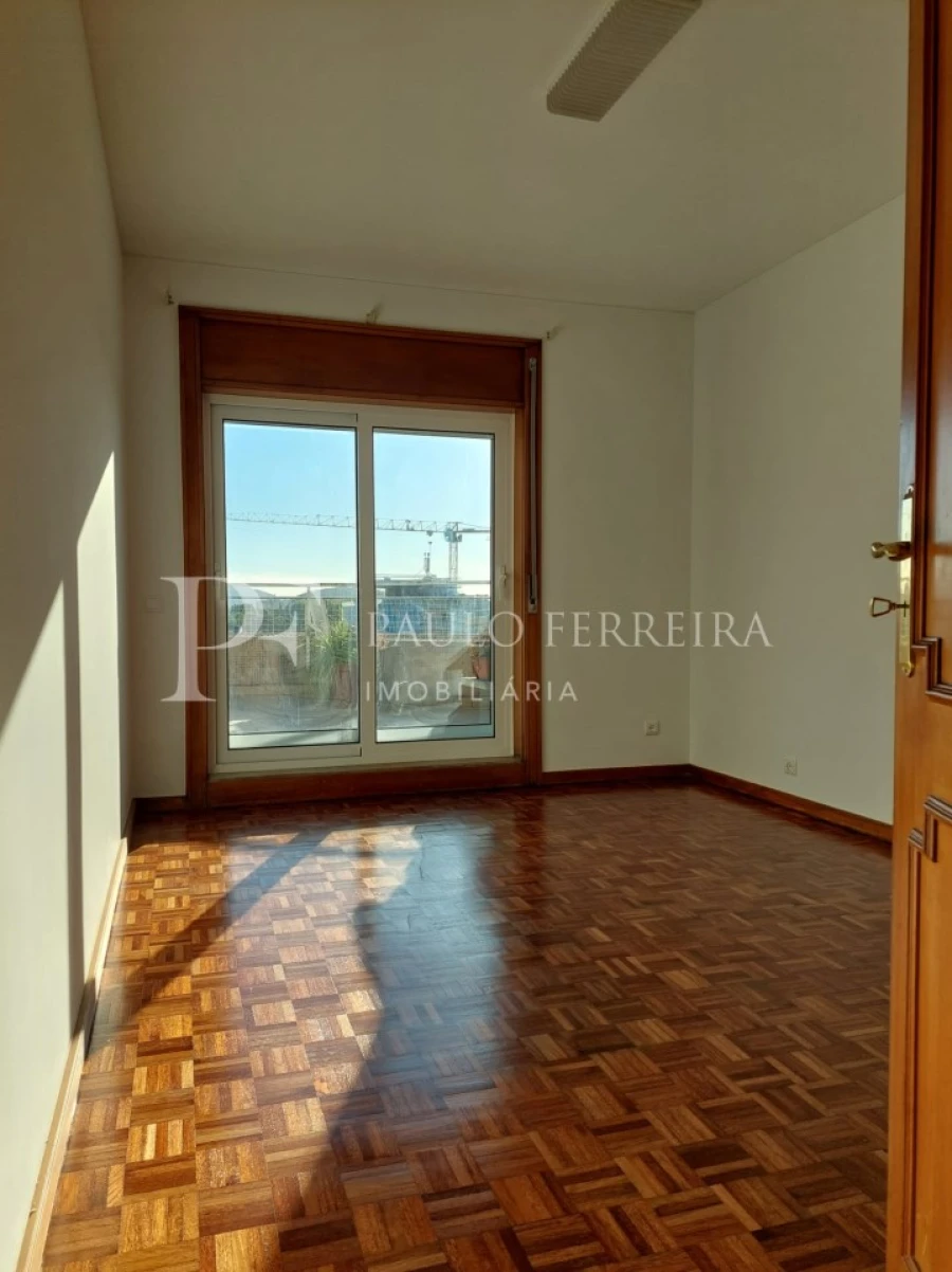 Apartamento T3 para Arrendamento em Braga (São José de São Lázaro e São João do Souto) Foto 10