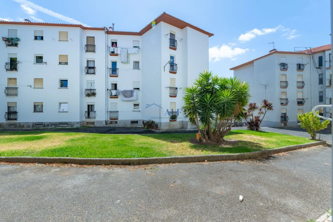 Apartamento T1 para Venda em Carcavelos e Parede Foto 17