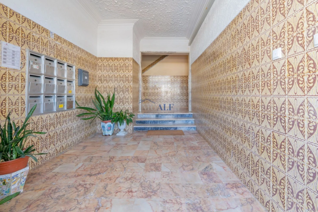 Apartamento T1 para Venda em Carcavelos e Parede Foto 16