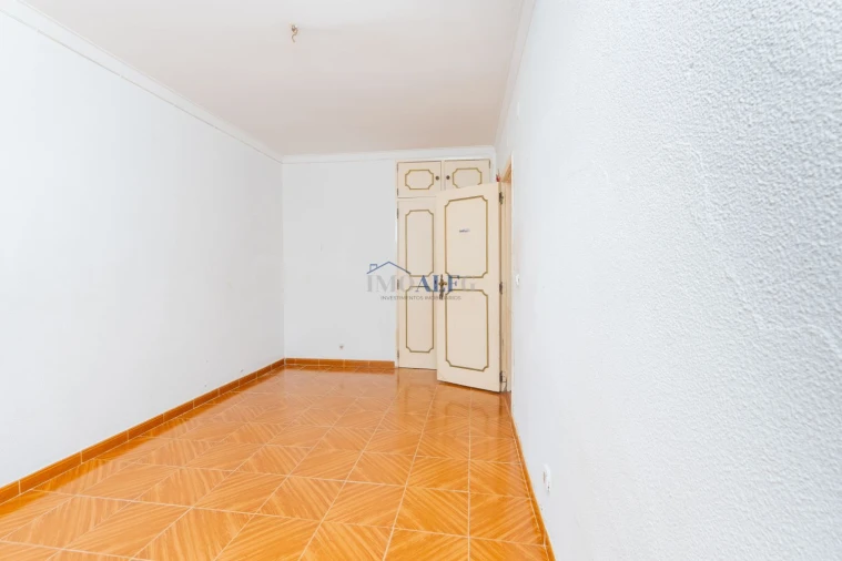 Apartamento T1 para Venda em Carcavelos e Parede Foto 7