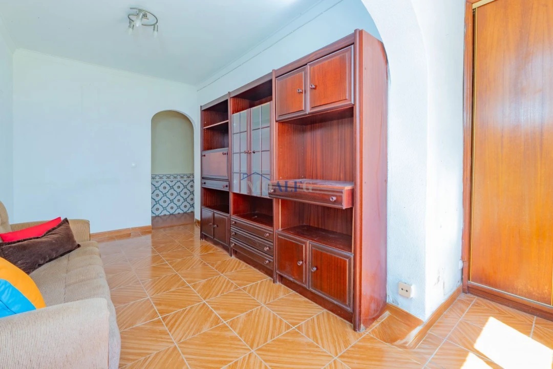 Apartamento T1 para Venda em Carcavelos e Parede Foto 14