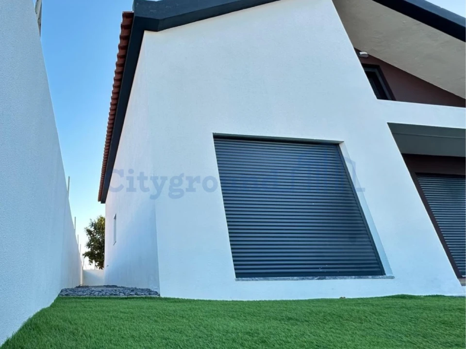 Moradia T4 para Venda em Corroios Foto 4