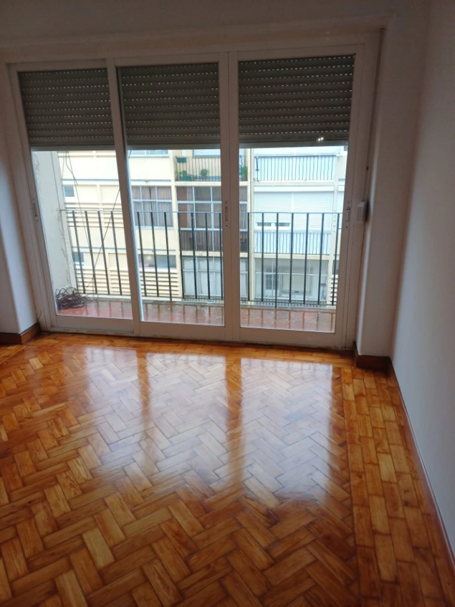 Apartamento T2 para Venda em Queluz e Belas Foto 1