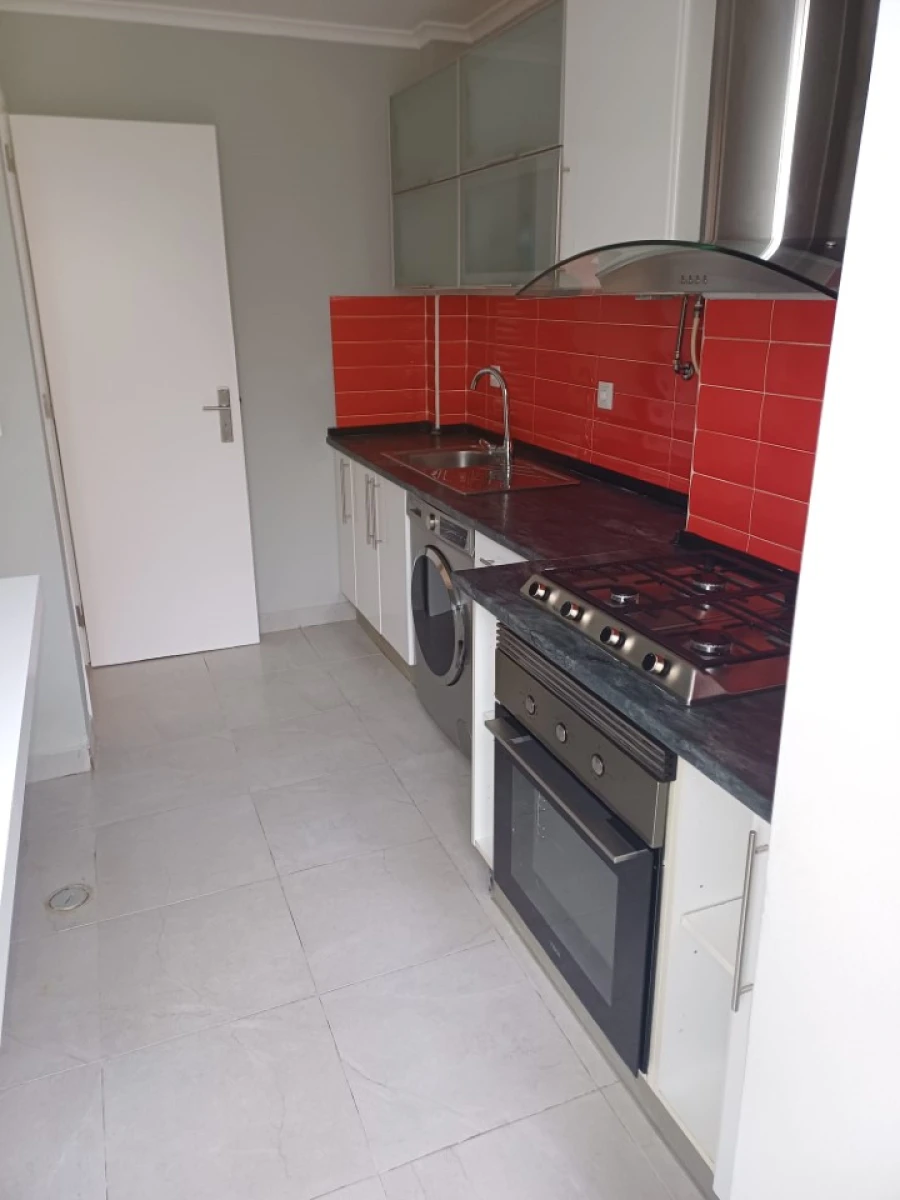 Apartamento T2 para Venda em Queluz e Belas Foto 2
