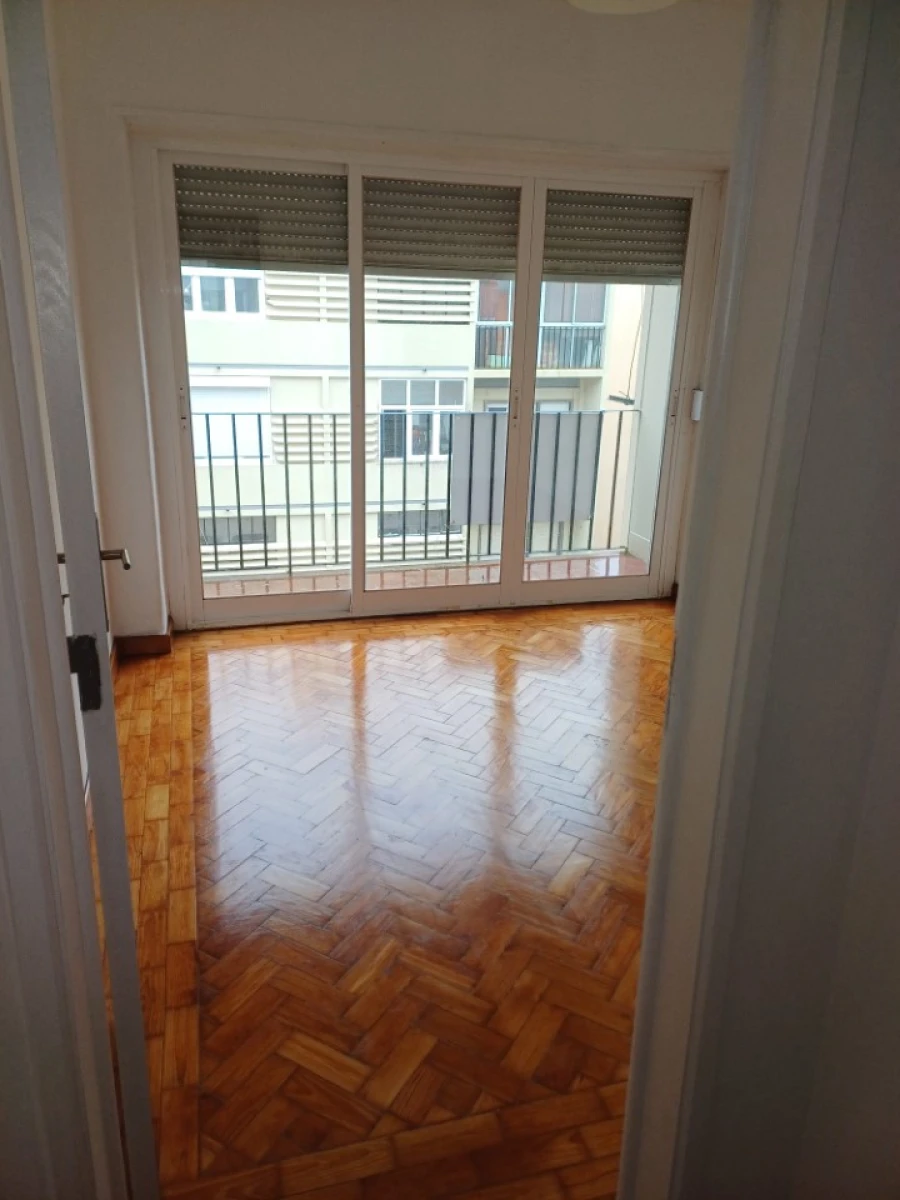 Apartamento T2 para Venda em Queluz e Belas Foto 3