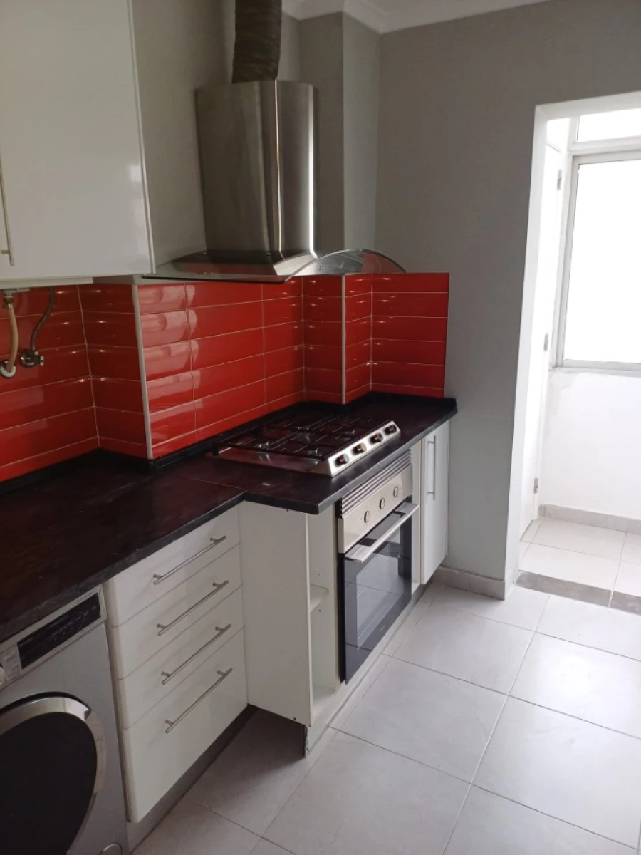 Apartamento T2 para Venda em Queluz e Belas Foto 5