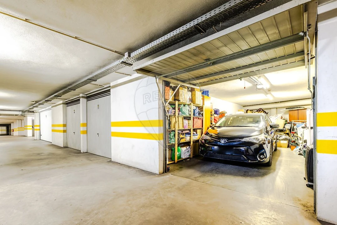 Garagem para Venda em Vila Franca de Xira Foto 1