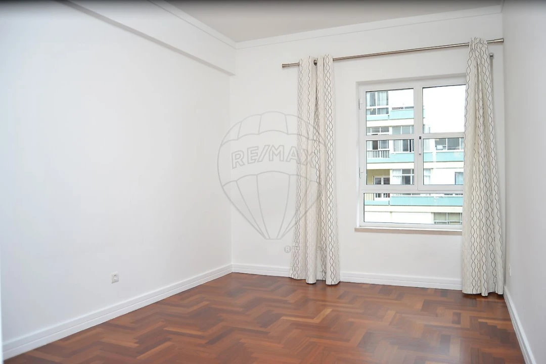 Apartamento T2 para Arrendamento em Benfica Foto 11