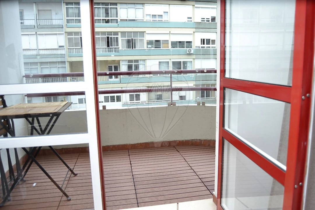 Apartamento T2 para Arrendamento em Benfica Foto 9