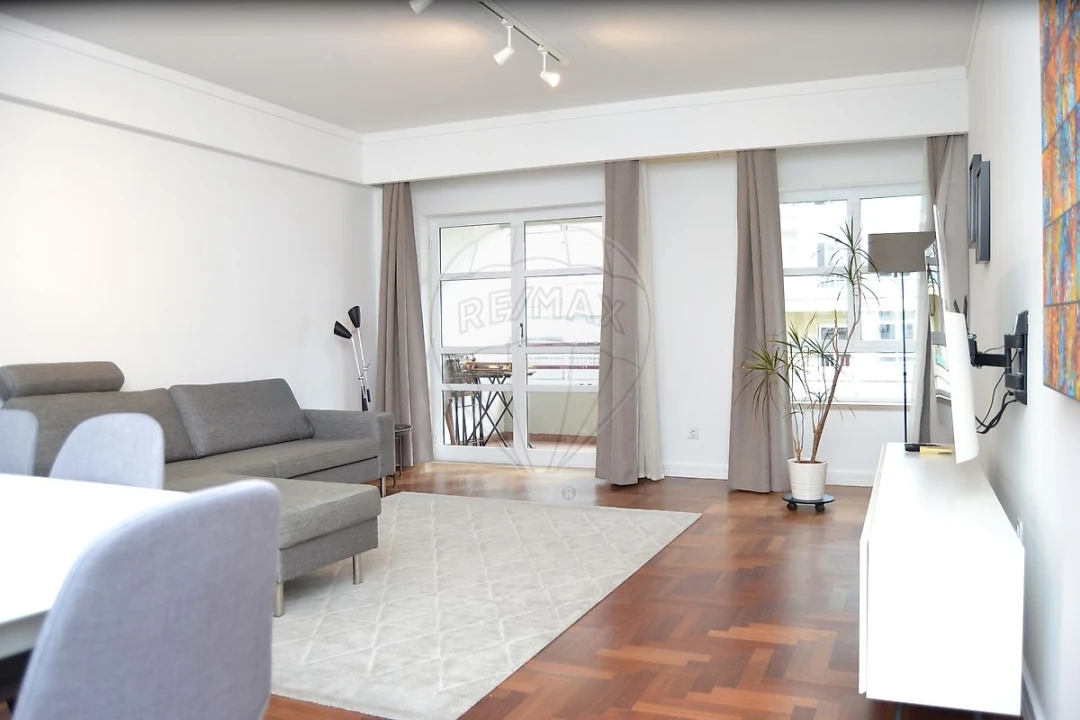 Apartamento T2 para Arrendamento em Benfica Foto 7