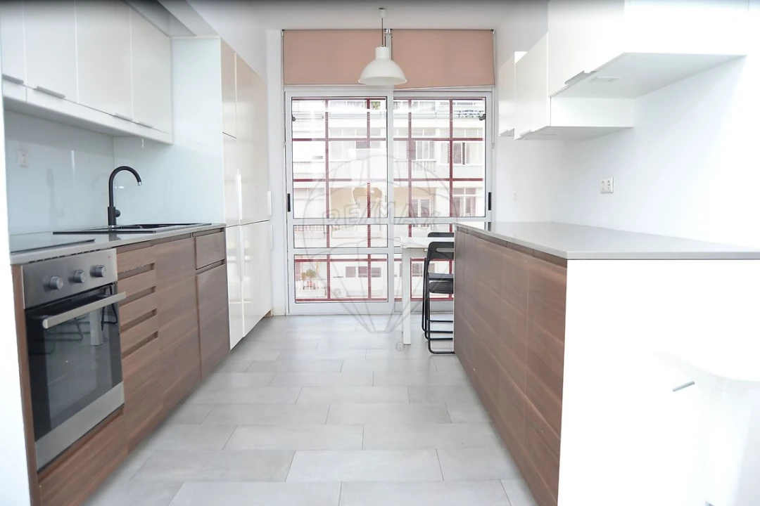 Apartamento T2 para Arrendamento em Benfica Foto 2