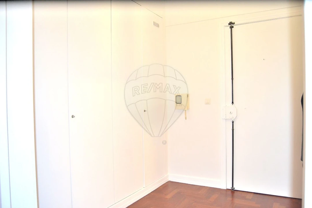 Apartamento T2 para Arrendamento em Benfica Foto 5